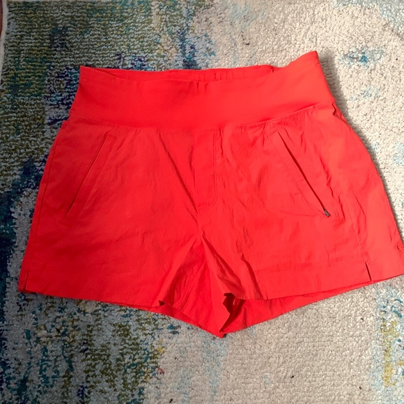Athleta Trekkie north short - Picture 2 of 5